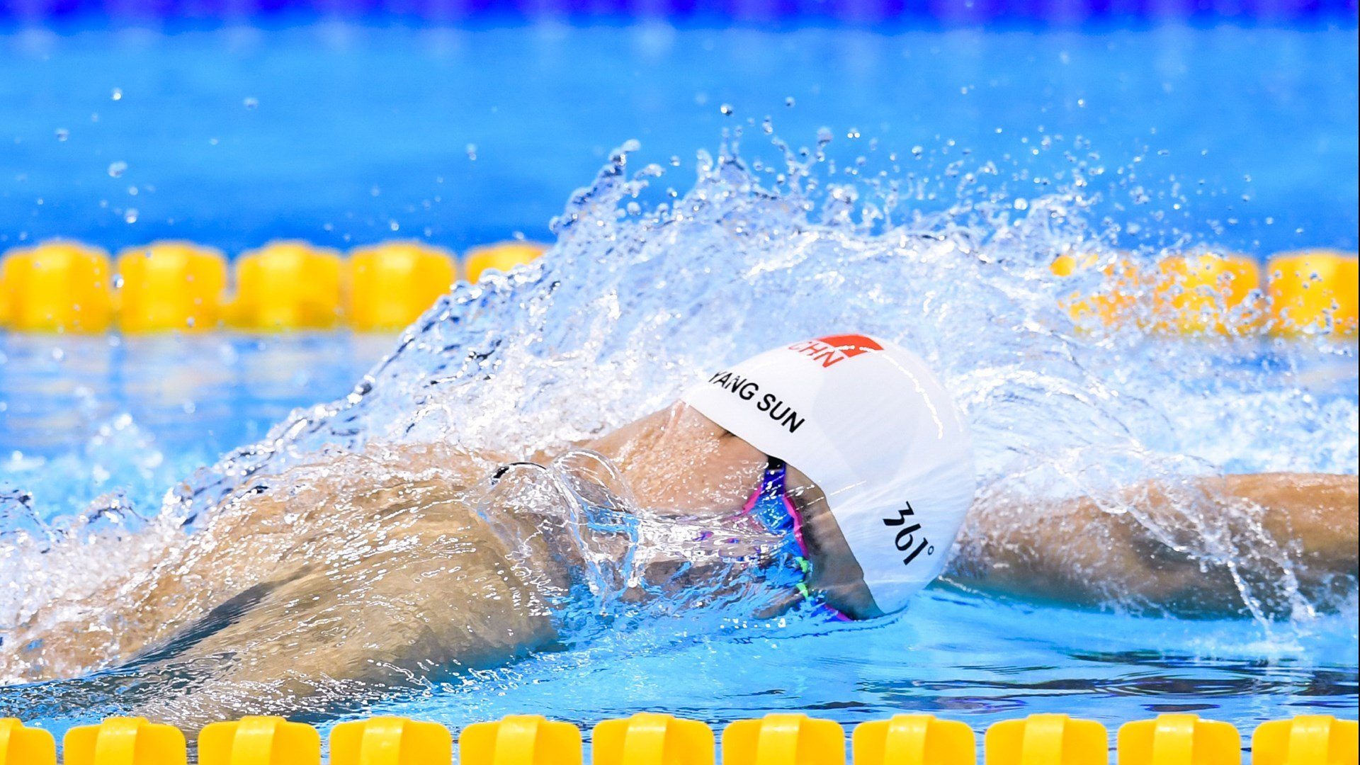 开云体育下载-赛道上的绝杀时刻，皮亚斯特里高光表现助哈斯车队力压阿斯顿马丁